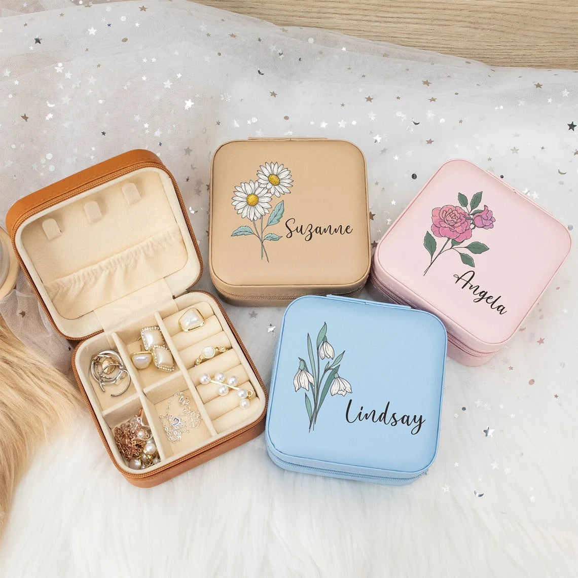 Personalised Birth Flower Jewelry Box for Bridesmaid,Travel Leather Jewelry Case,Birthday Gift for Her Mom Sister Friend,Bridal Shower Gift