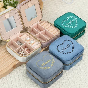 Velvet Jewelry Box with Heart & Name, Personalized Jewellery Box, Bridesmaid Gift, Gift for Women, Travel Jewelry Box for Mom, Birthday Gift